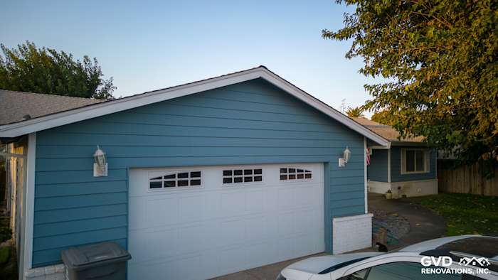 New Alside Prodigy vinyl siding in blue on home exterior with garage and landscaping in Yuba City
