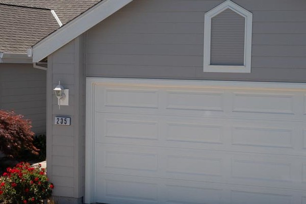 Foster City home with Pearl Gray James Hardie plank siding and Arctic White trim, showcasing a fresh exterior