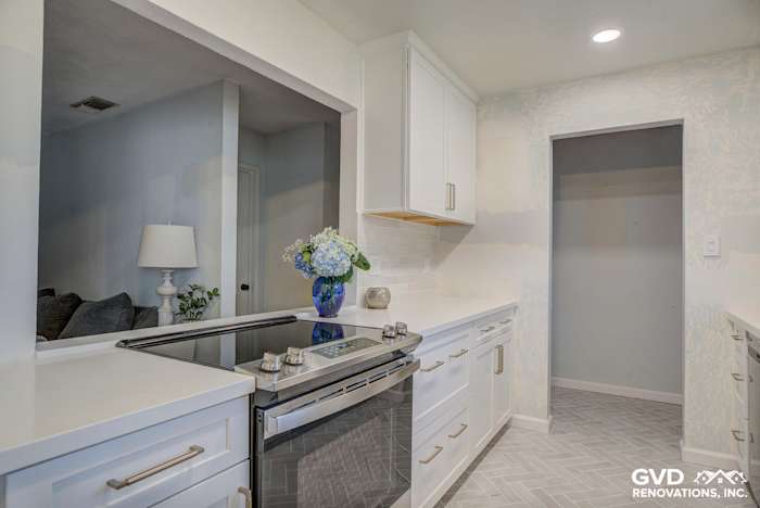 Modern kitchen with white cabinets, quartz countertop, and stainless steel appliances in Fair Oaks, CA