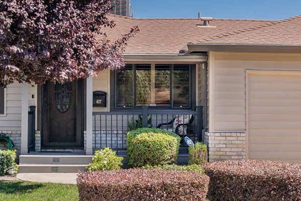 New Alside Prodigy vinyl siding and gutters enhance the exterior of a home in Rio Linda, CA