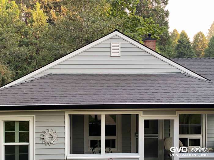 Light gray Prodigy vinyl siding on a modern home exterior in Grass Valley, showcasing a gabled roof and ventilation detail
