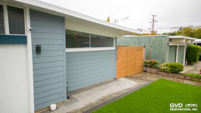 Boothbay Blue James Hardie lap siding and Arctic White trim on a modern San Mateo home exterior
