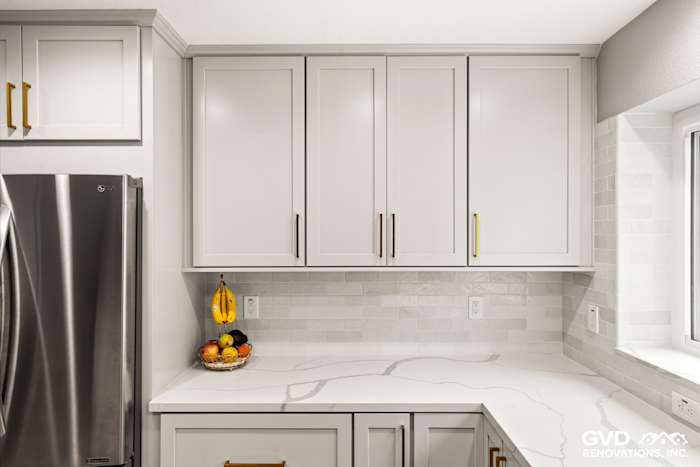Modern kitchen remodel in El Dorado Hills featuring sleek custom cabinets and luxurious quartz countertop