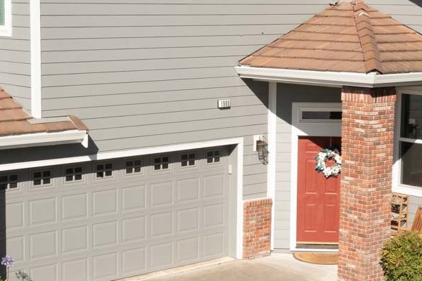 Home exterior featuring Gray Slate James Hardie siding, Arctic White trim, and Milgard windows in Petaluma, CA