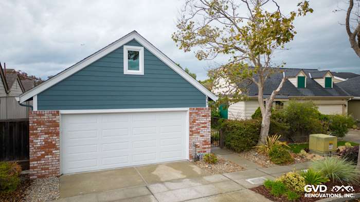 Evening Blue James Hardie siding with Arctic White trim on a home exterior in Alameda, CA