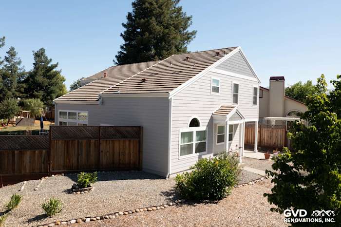 Petaluma home with Pearl Gray James Hardie siding, Arctic White trim, and new Simonton windows in a sunny setting