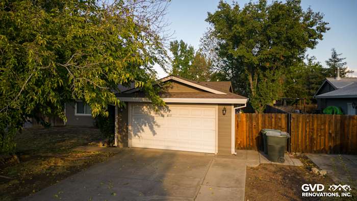 Cobble Stone James Hardie Lap Siding on Orangevale home with garage and landscaped yard