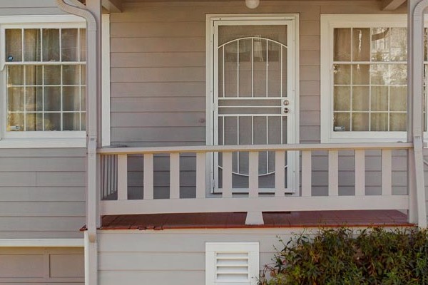 Home exterior featuring Pearl Gray James Hardie siding, Arctic White trim, and Alside Mezzo windows in Oakland