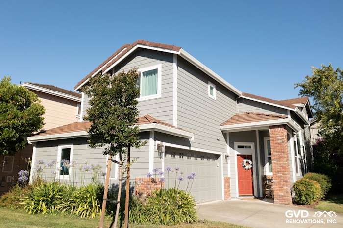 Petaluma home featuring Gray Slate James Hardie siding and Milgard windows with Arctic White trim