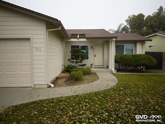 Front view of a home featuring James Hardie Navajo Beige Lap Siding and Cobble Stone HardieTrim