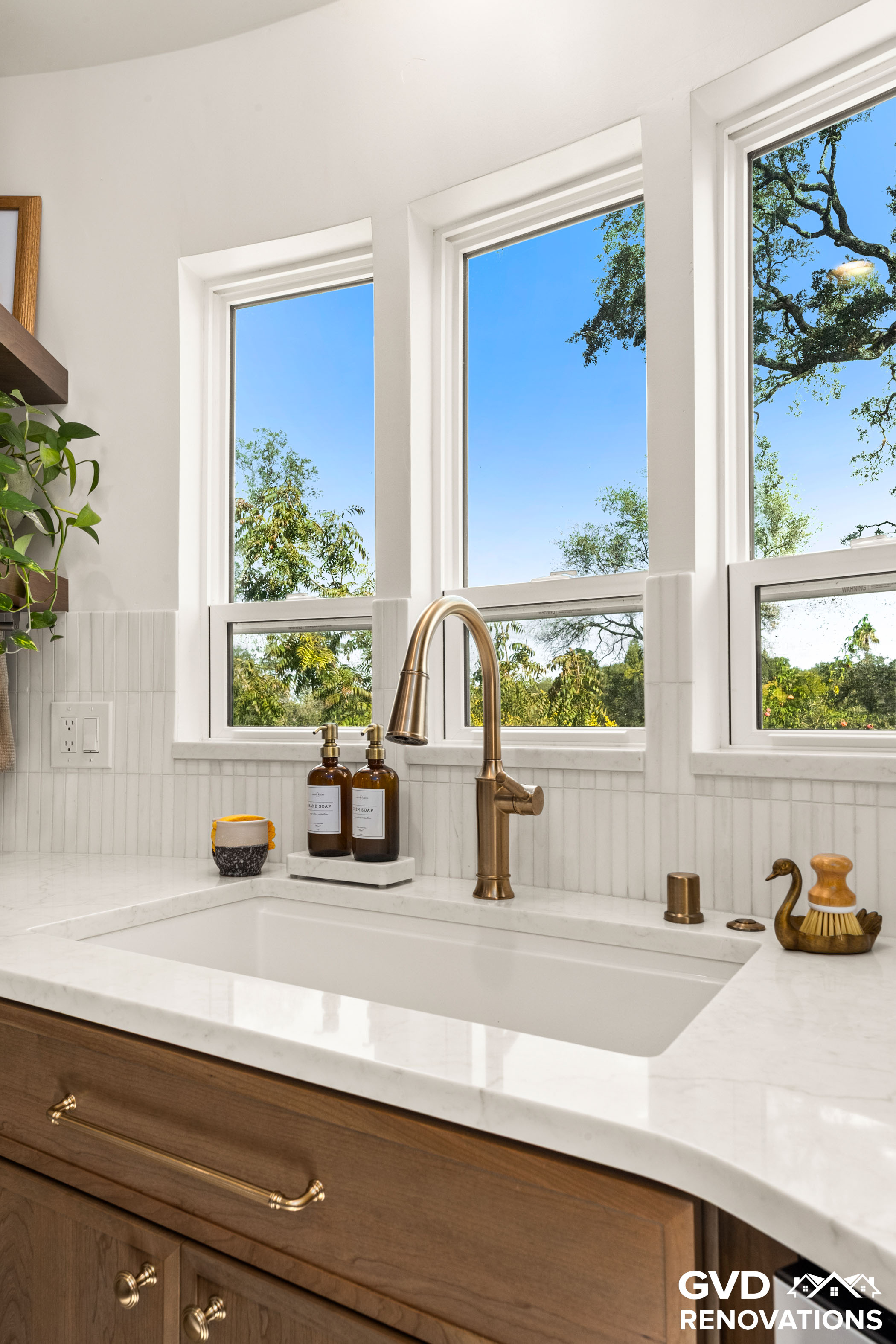 Custom Curved Kitchen Remodel