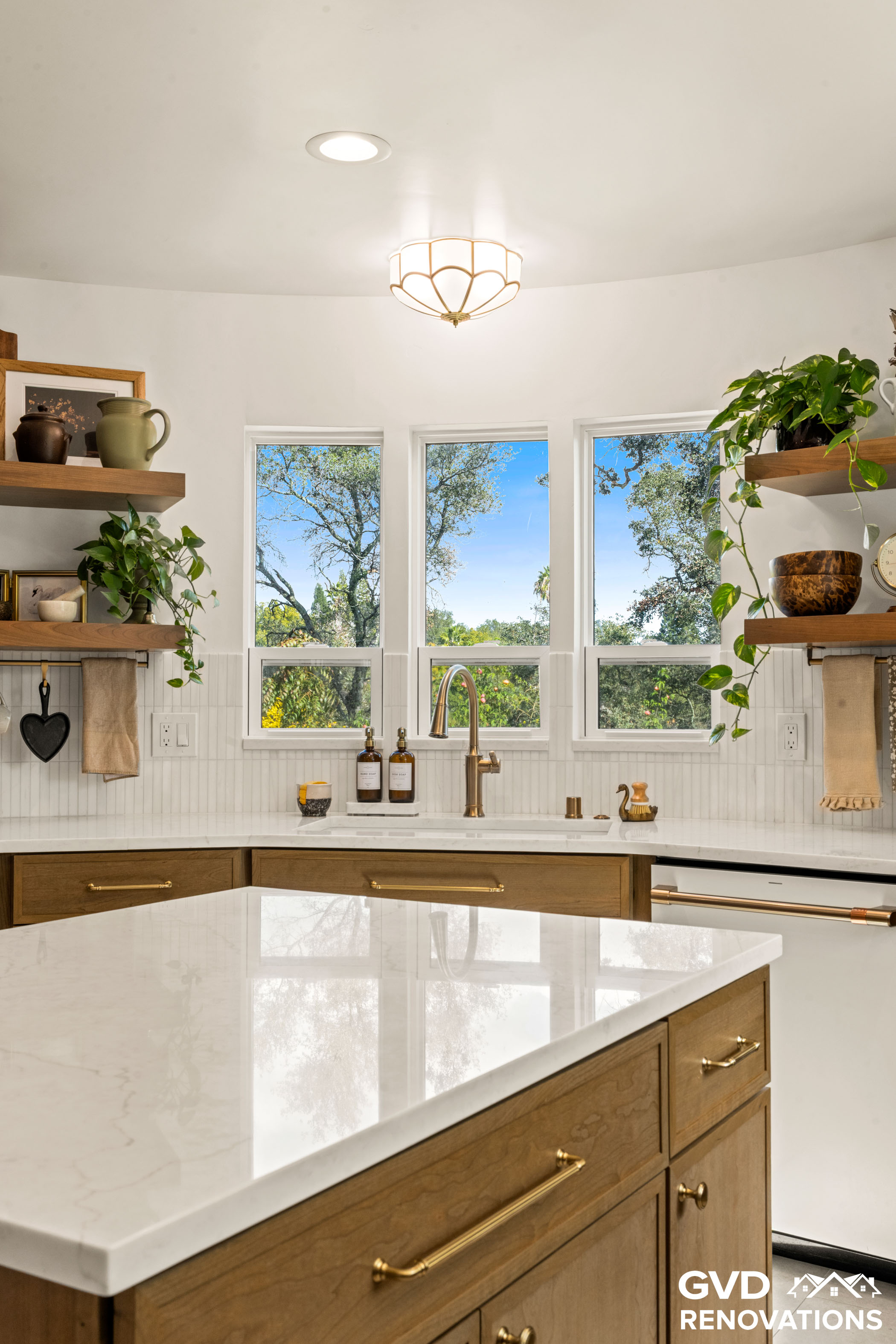 Custom Curved Kitchen Remodel