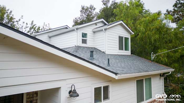 Newly installed James Hardie Cedarmill siding and Alside windows on Oakland home's exterior