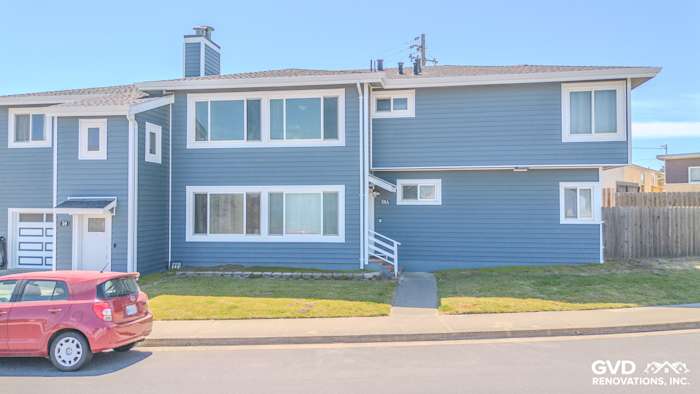 Daly City home featuring upgraded Prodigy Vinyl Siding in Midnight Blue and Harbor Blue, showcasing a modern clapboard design