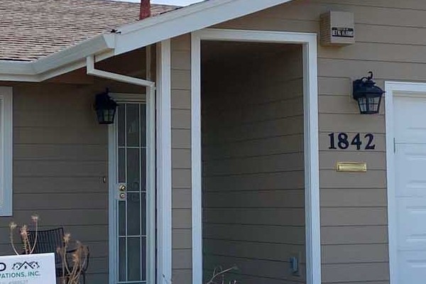 New James Hardie lap siding in Khaki Brown with Arctic White trim on Fairfield home exterior