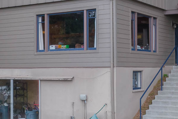 Home exterior in Berkeley featuring James Hardie Lap and Batten siding in Timber Bark color and Anlin Windows