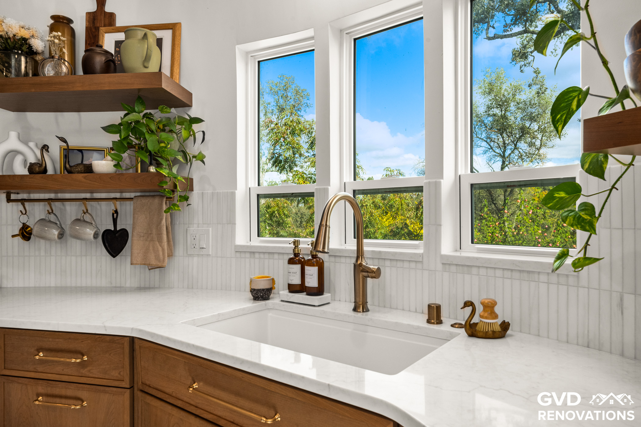 Custom Curved Kitchen Remodel