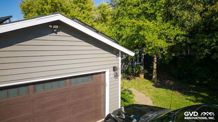 Carmichael home's exterior featuring Alside Prodigy Vinyl Siding and Milgard Windows with modern light fixture