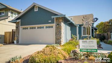 Evening Blue James Hardie lap siding with Cobble Stone trim on a Petaluma home exterior