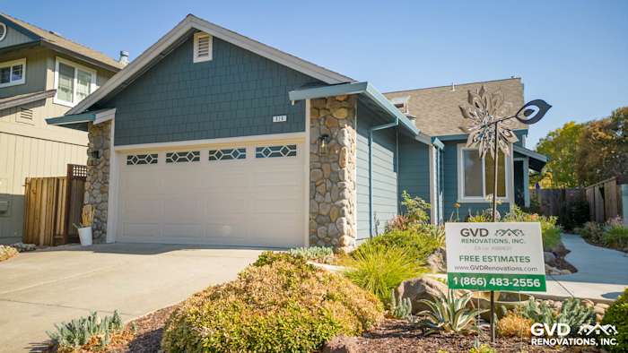 Evening Blue James Hardie lap siding with Cobble Stone trim on a Petaluma home exterior