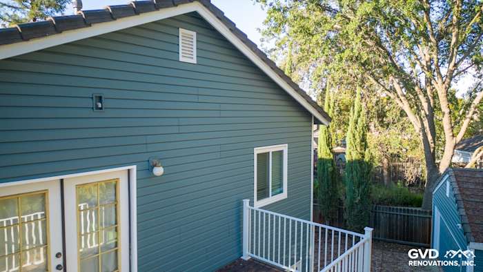 New Alside Prodigy vinyl siding in blue on home exterior, featuring white trim and a balcony