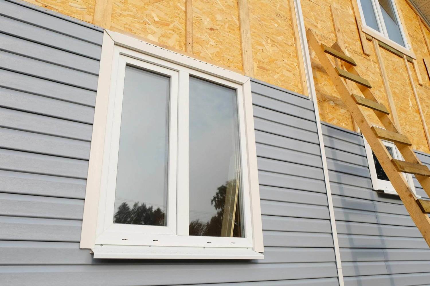 Spotting Damaged Siding: The Importance of Dry Rot and Structural Repair During Siding Installation
