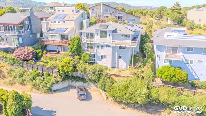 Modern home exterior featuring James Hardie Lap Siding in Pearl Gray with Arctic White trim in Mill Valley