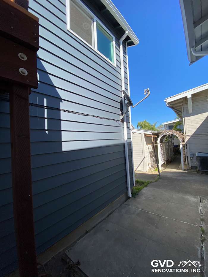 New CraneBoard vinyl siding in gray with Anlin windows on a Rio Vista home exterior