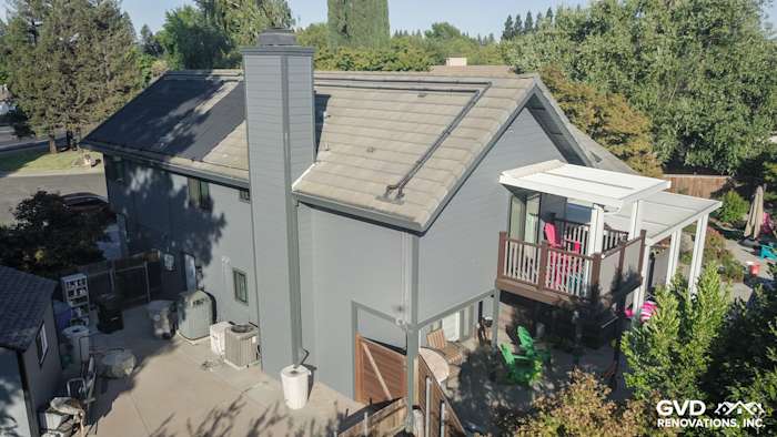 Modern home exterior featuring Night Gray HardiePlank siding, Iron Gray trim, and a spacious deck in Sacramento