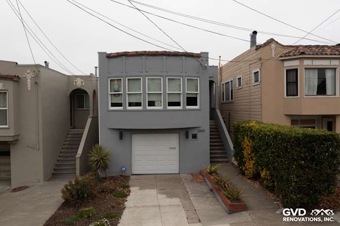 San Francisco home exterior showcasing Light Mist HardiePlank siding and Arctic White trim with a garage entrance