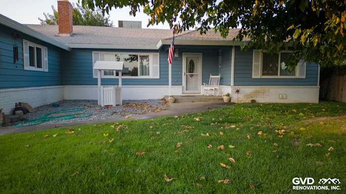 New Alside Prodigy Vinyl Siding in Yuba City, featuring a blue exterior and white trim, with a landscaped front yard