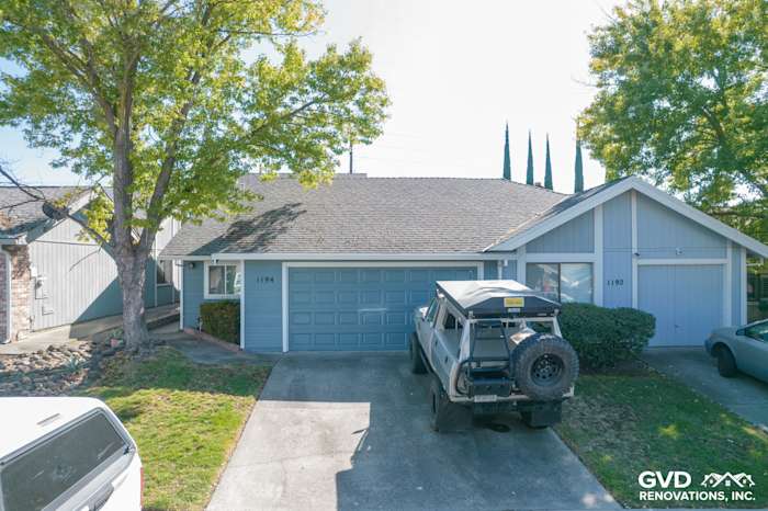 Home exterior featuring James Hardie Boothbay Blue siding and Arctic White trim in Roseville, CA. Bright and modern look