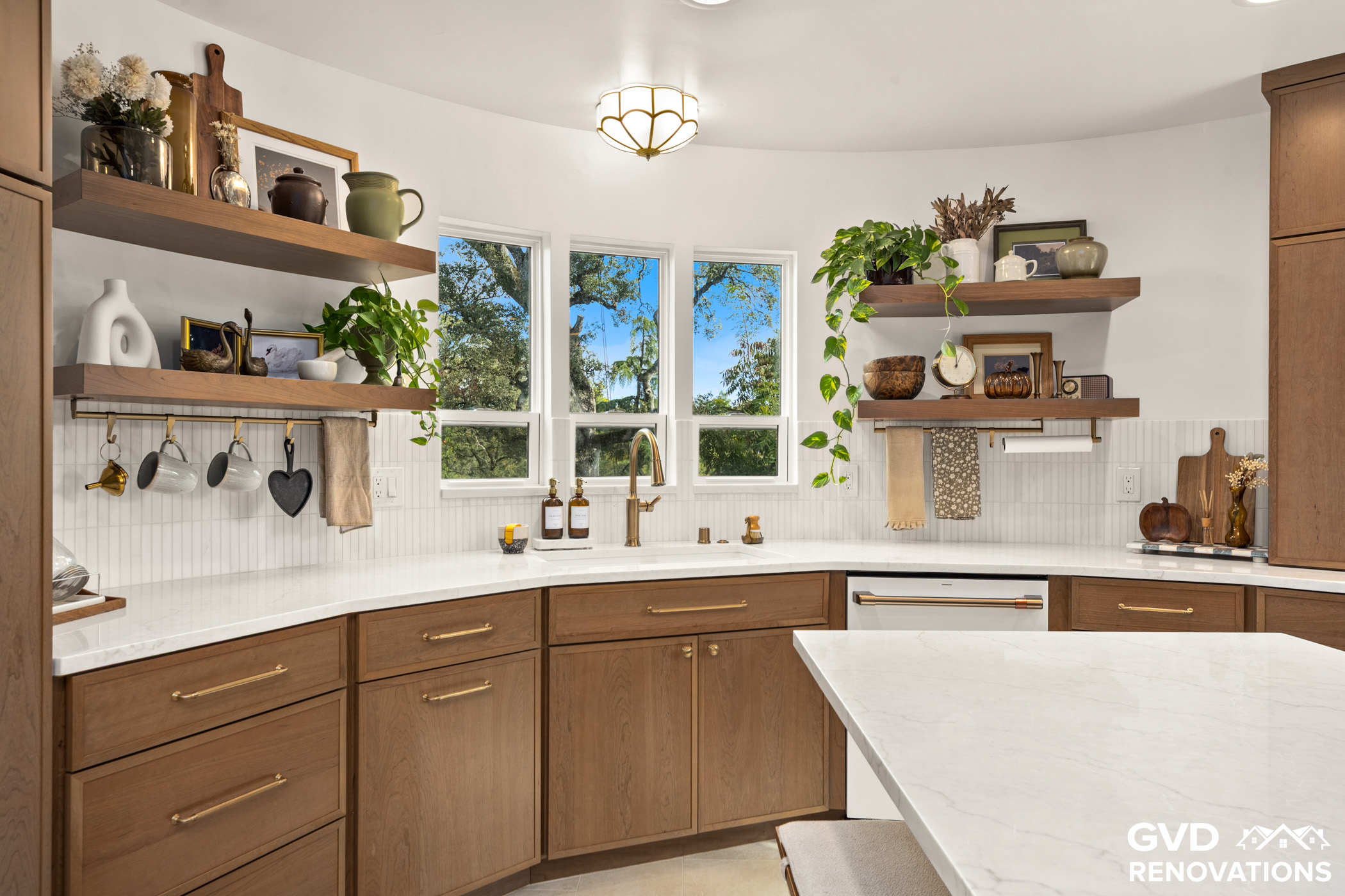 Custom Curved Kitchen Remodel