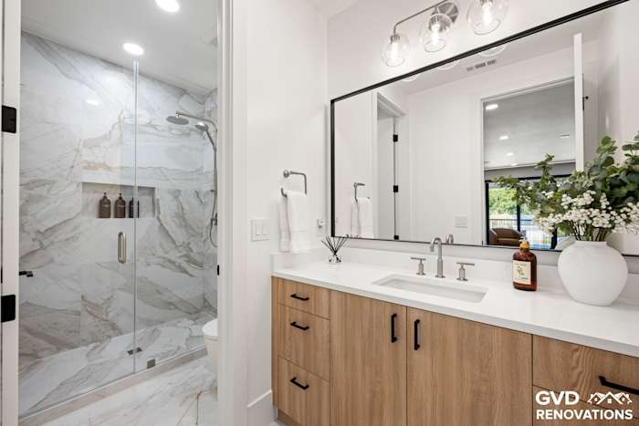 Custom Master, Hall & Powder Bathroom Design