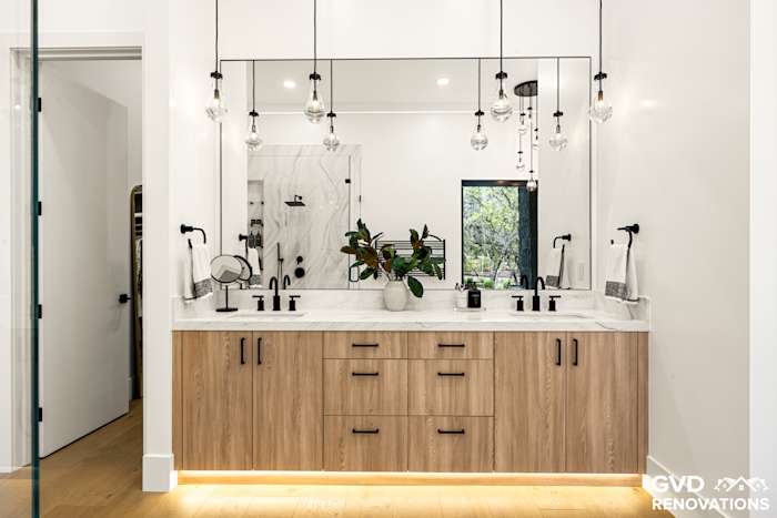 Custom Master, Hall & Powder Bathroom Design