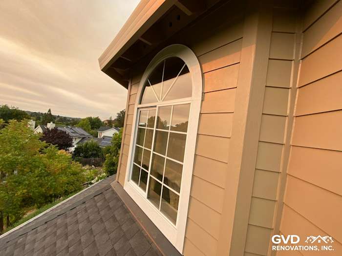 Khaki Brown James Hardie siding and trim on unique home with arched window in Petaluma, CA