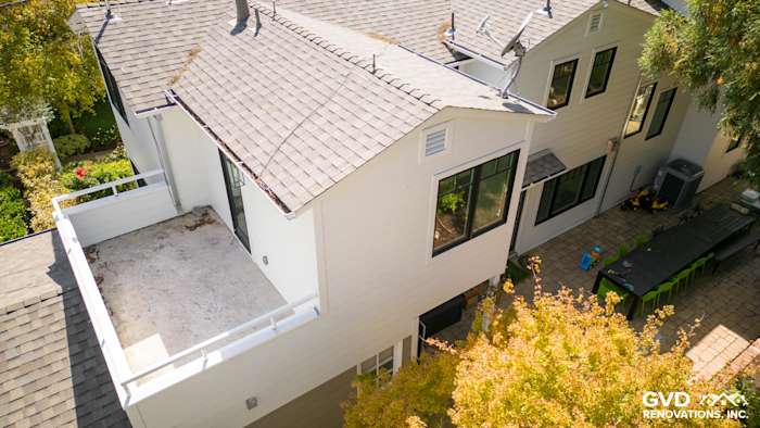 New Arctic White James Hardie siding on a two-story home in Orinda, CA, showcasing sleek, modern design