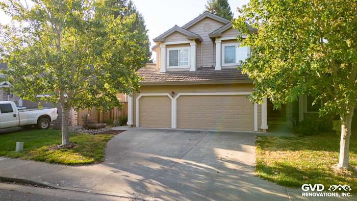 Home exterior in Santa Rosa featuring James Hardie Khaki Brown siding, Alside vinyl windows, and Cobble Stone HardieTrim