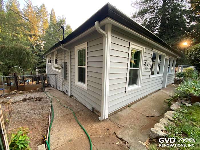 Light gray Prodigy vinyl siding enhances the exterior of a home in Grass Valley, emphasizing clean lines and modern