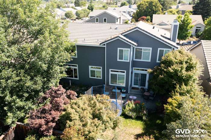 Home exterior featuring James Hardie Night Grey siding, Arctic White trim, and Premium Vinyl Windows in Petaluma