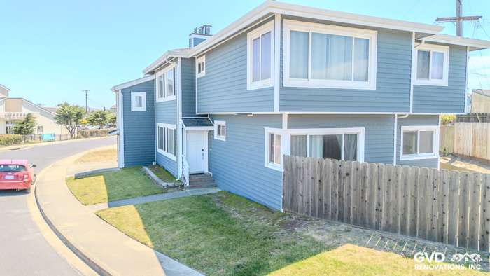 Modern home exterior featuring Prodigy Vinyl Siding in Midnight and Harbor Blue, highlighting a double 6'' clapboard design