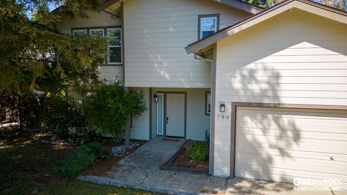 Modern home exterior in Sacramento with James Hardie siding, featuring HardiePlank in light beige and trim details