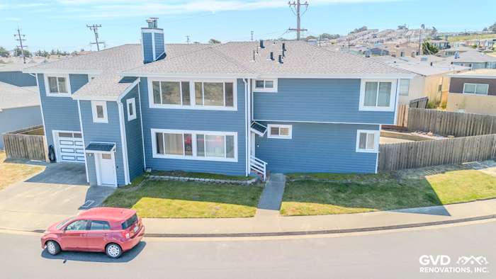 Daly City home featuring Prodigy Vinyl Siding in Midnight Blue and Harbor Blue, showcasing a classic double 6'' clapboard