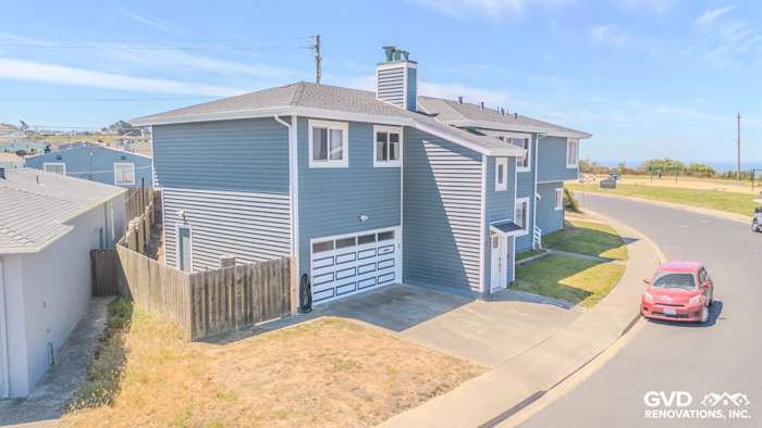 Daly City home featuring Prodigy Vinyl Siding in Midnight Blue and Harbor Blue with double 6" clapboard design
