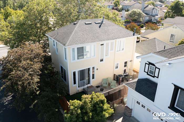 Two-story home in Petaluma featuring Prodigy insulated vinyl siding in pale yellow and a dark shingled roof