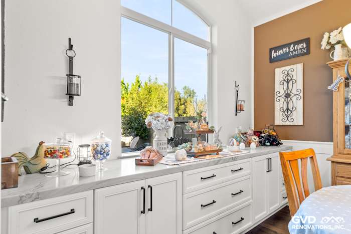 Bright kitchen nook featuring Fieldstone cabinetry, Denali White Quartzite countertops, and decorative dining area