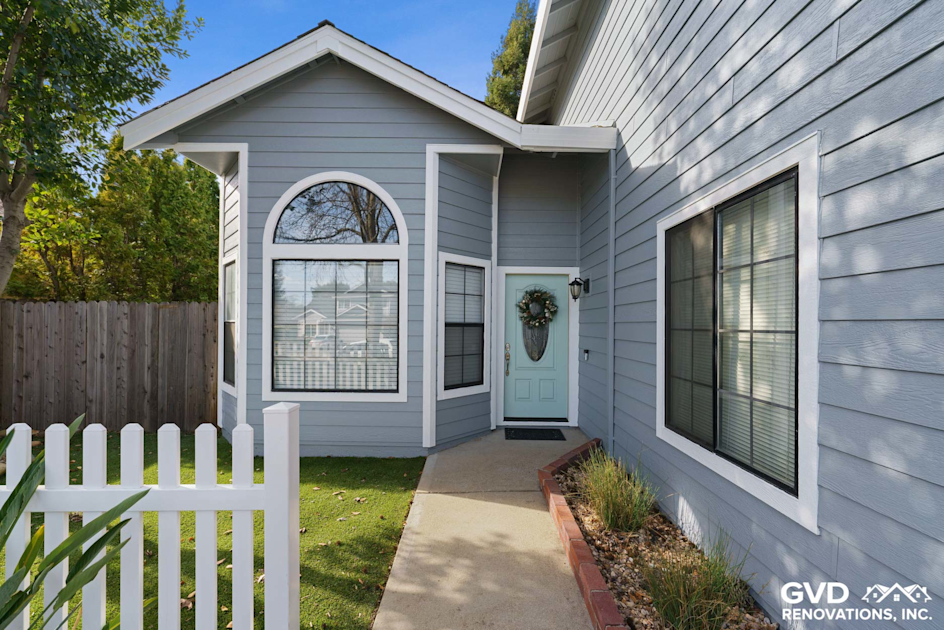 Should You Paint or Replace Your Vinyl Siding? Evaluating the Pros and Cons