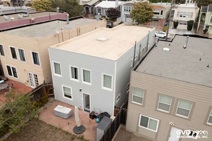 Light Mist HardiePlank siding with Arctic White trim on a modern San Francisco home exterior