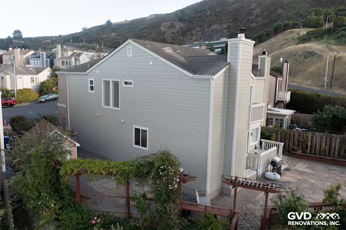 Daly City home featuring Monterey Taupe James Hardie siding and Cobble Stone trim, modern exterior design
