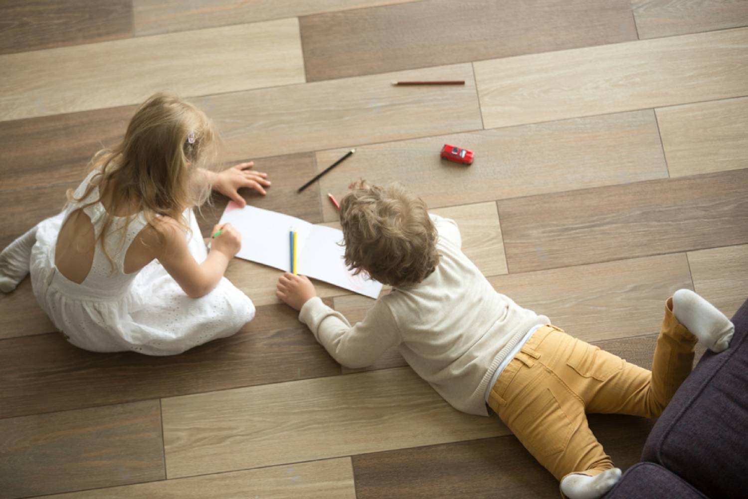 How to Choose Between Laminate and Vinyl Flooring